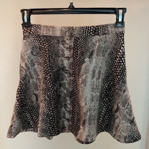 ✨”It has pockets!” Skater Skirt✨ - Picture 4 of 11